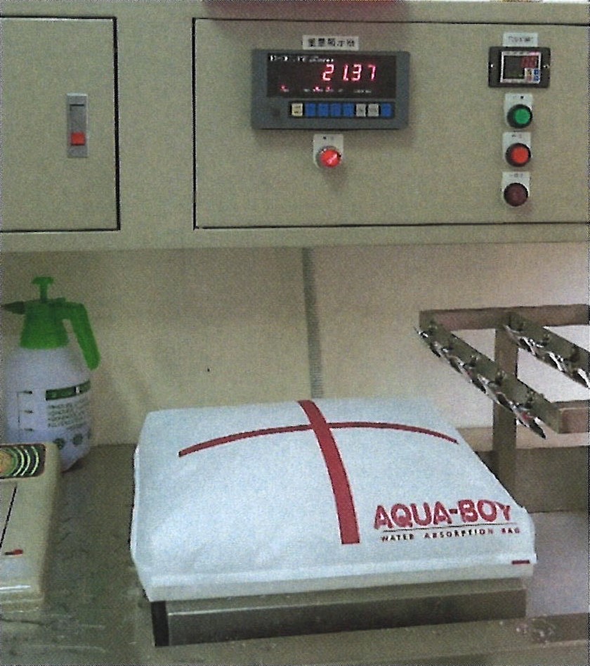 製品開発・試験Labo 生産工場の試験・出荷前試験 吸水テスト
